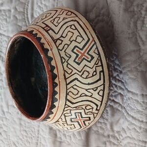 Vintage Shipibo Conivo Ceramic .